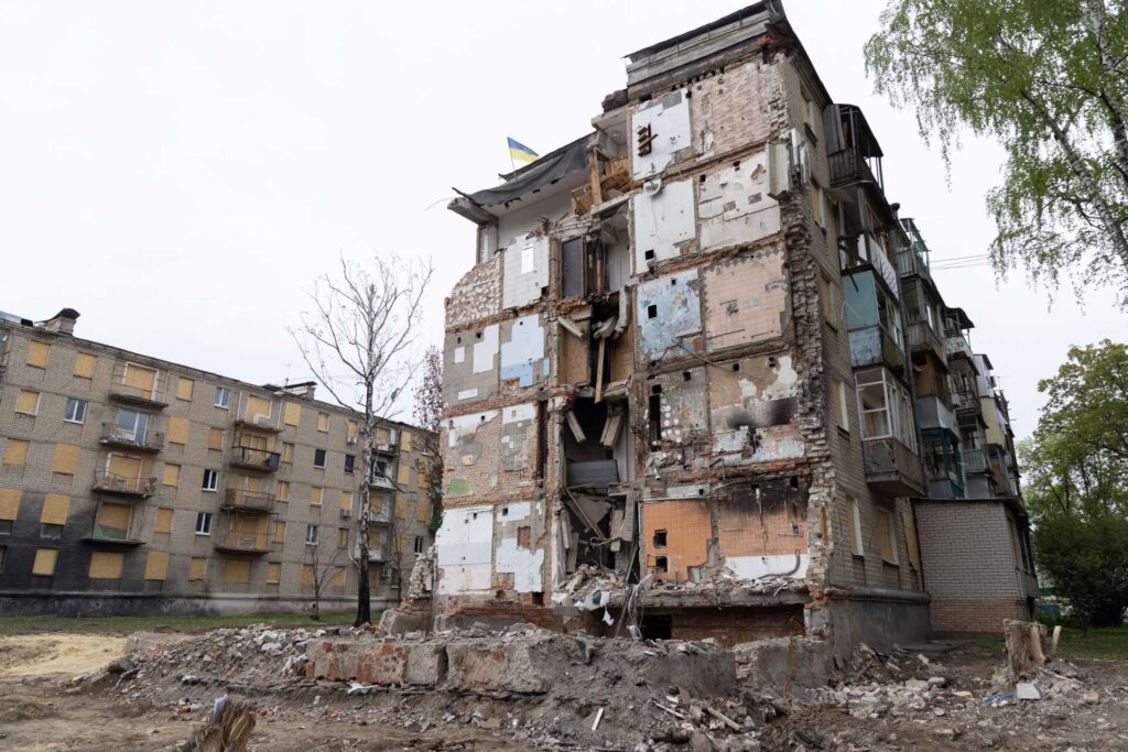 Репортаж из Украины: “К смерти мы уже привыкли”. Жизнь под российскими обстрелами