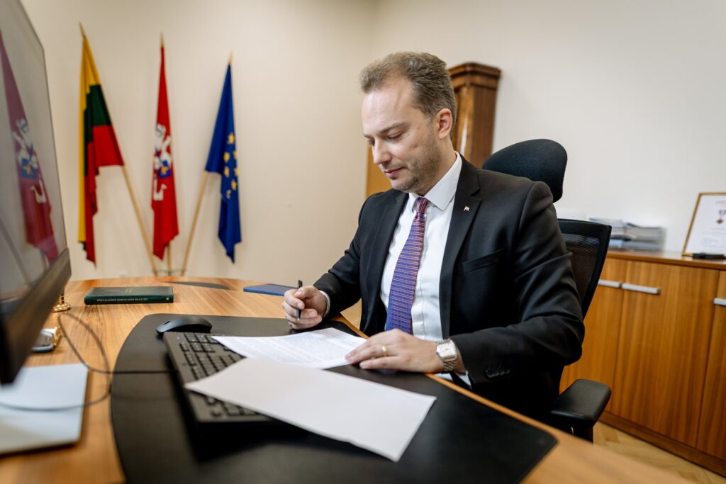 Замок на калійным транзіце. Як еўрапейскія суседзі Беларусі будуюць новы рэжым стрымлівання